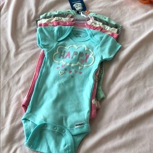 Gerber onesie pack of 5